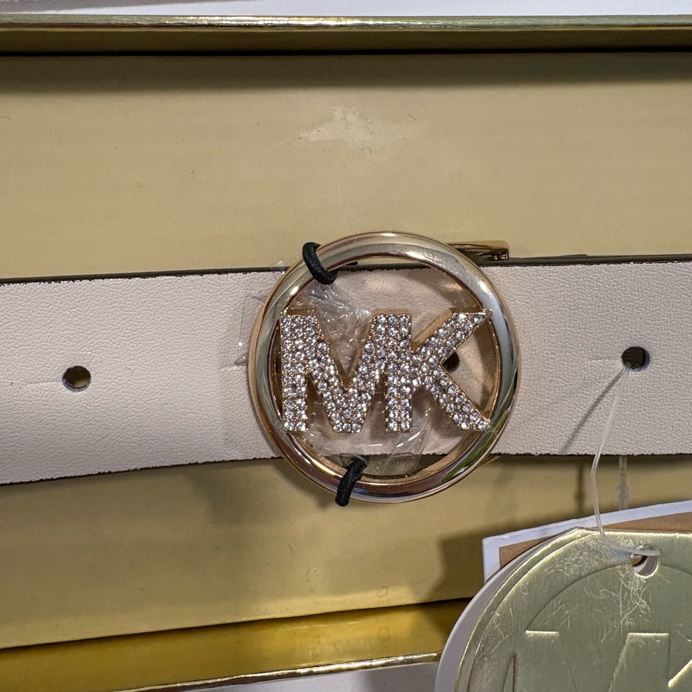 Michael Kors White Belt with Sparkling Gold MK Buckle - Picture 2 of 3